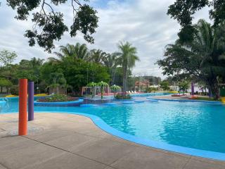 Hermosa casa en cond. privado - Santa Cruz de la Sierra - 0