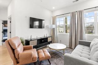 Comfy New 5 Bed 2 Bedroom Close to Downtown - 6