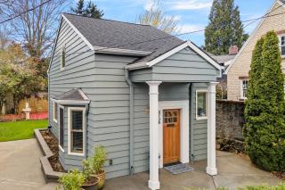 Lovely Laurelhurst Living - 5