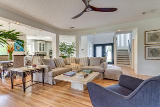 Luxe Gulf Breeze Home with Patios - 4 Mi to Beaches! - Gulf Breeze - 7