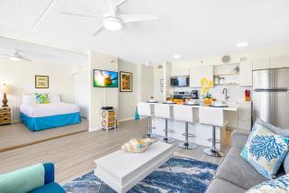 Stylish Unit Near Waikiki Beach with Free Parking! - Honolulu - 2