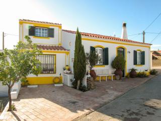Charming Countryside Home with Fireplace & Patio - Alcoutim - 0