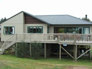 Kick Back on Karaka - Matarangi Holiday Home - 0