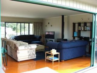 Kick Back on Karaka - Matarangi Holiday Home - 7