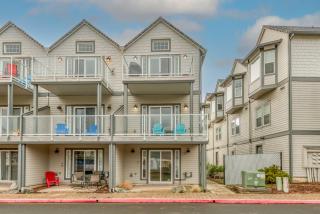 The Cozy Corner - Rockaway Beach - 8