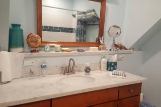 UPSTAIRS Alki Beach APARTMENT - Seattle -Historic-1858 - 1