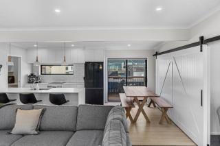 Recline on Leo - Waihi Beach - 8