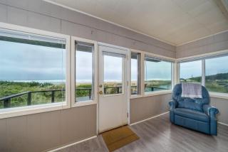 Beachside Bungalow - Rockaway Beach - 6
