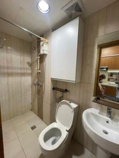 Modern Bayview Condo in 8 Adriatico - 1