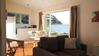 Karaka Bay Lodge - 8