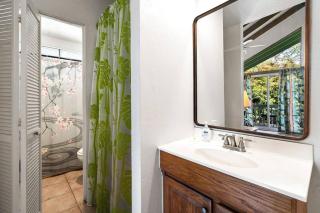 New A/C Central Kona Surf House 4bd/4bth Sleeps8 - 9