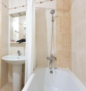 Центр, 2-х комн кв,2 кровати, раскладной диван, санузел раздельный,кухня отдельно Смарт ТВ - 1