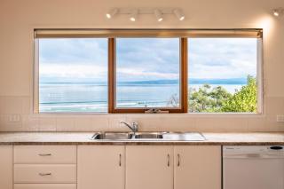 Hamptons Hideaway - Freycinet Holiday Houses - Coles Bay - 2
