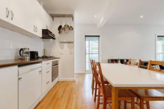 Big Blue - A Sunny Escape near Port Melbourne Beach - 1