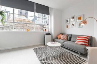Stylish Treetop Escape on Buzzing Swanston Street - 3