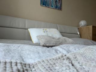 COZY apartment in GREAT location - 0