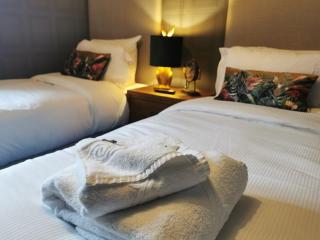 Manor by the Lake - Cheltenham - 3
