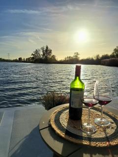 AquaHome - Woudrichem - Bijzonder overnachten op een houseboat aan de Afgedamde Maas - Woudrichem - 5