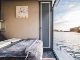 AquaHome - Woudrichem - Bijzonder overnachten op een houseboat aan de Afgedamde Maas - Woudrichem - 3