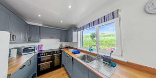 Pet Friendly 1Br Modernised Cottage with Fibre WiFi - Bettyhill - 0