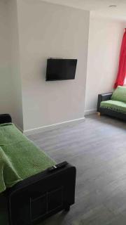 Catherine 5 bedroom house - Crewe - 4