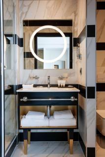Niepce Paris, Curio Collection By Hilton - Paris - 8