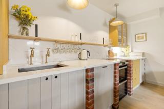 Horseshoe Cottage Farm with Hot Tub - Leicester - 5