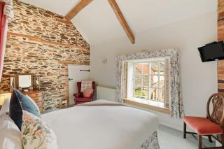 Horseshoe Cottage Farm with Hot Tub - Leicester - 6