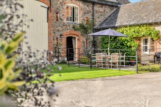 Horseshoe Cottage Farm with Hot Tub - Leicester - 2