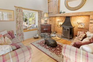Horseshoe Cottage Farm with Hot Tub - Leicester - 8