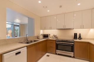 Chic 2BR Duplex, Huge Balcony High-End Furniture - Allsopp&Allsopp - Dubai - 3