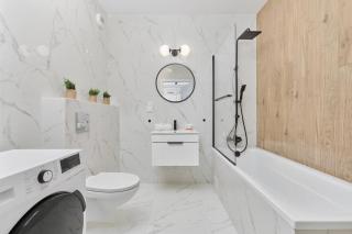 Nowoczesny Apartament z Balkonem i Parkingiem w Centrum Wrocławia by Noclegi Renters - Breslavia - 5