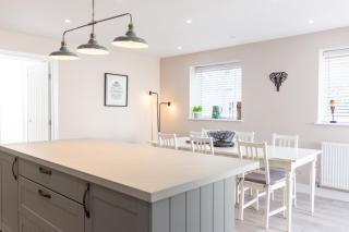 Stylish 4 Bed, newly renovated home in Nottingham - 7