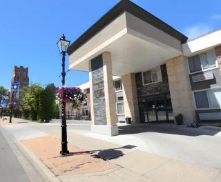 The Medicine Hat Villa - Medicine Hat - 0