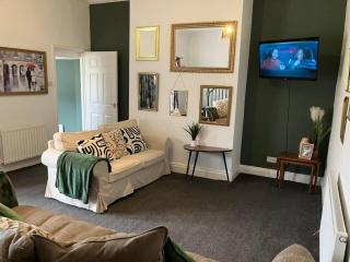 Rose Cottage - 5 Person city centre with parking - Sunderland - 5