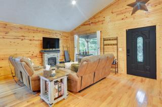 Mtn View and Fire Pit Pet-Friendly Woodlawn Cabin! - 7