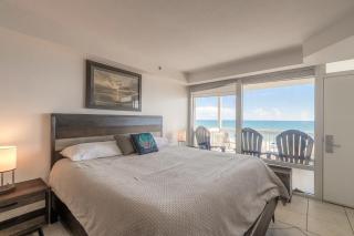 DBR Direct Oceanfront Condo, Daytona Beach, sleeps 4 - Daytona Beach - 6