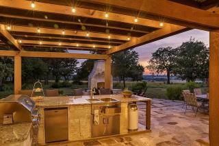 Luxury Homes! With a Pool-Jacuzzi-Outdoor Kitchen! - Fredericksburg - 8