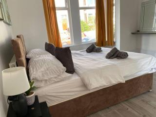 Captivating 1-Bed Apartment in Newport - Newport - 6
