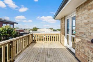 The Brickstone Home with Deck and Parking - Auckland - 2