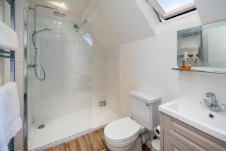 Whole floor apartment with parking and ferry voucher - 5