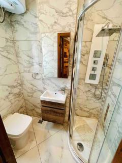 4BR 4BATH Apt Near Beach, Sleeps 10 Duplex Whiskey - 3