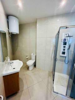 4BR 4BATH Apt Near Beach, Sleeps 10 Duplex Whiskey - 1