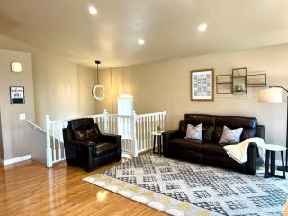 Contemporary Turnagain Townhome - Anchorage - 1