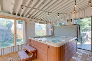 Spacious Aurora Retreat with Game Room and Hot Tub! - 9