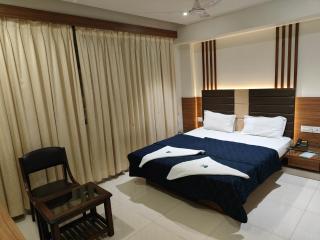 HOTEL SAHYOG & ROOMS - Surat - 8