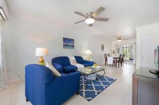 Snug Harbour View Condo #2 - George Town - 2