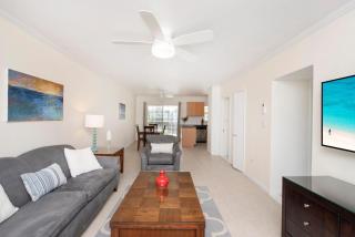 Snug Harbour View Condo #9 - George Town - 2