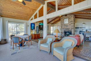 Cedar Lake Retreat with Boathouse and Dock! - New Prague - 4