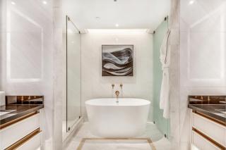 AZUR Legacy Collection Hotel - 4